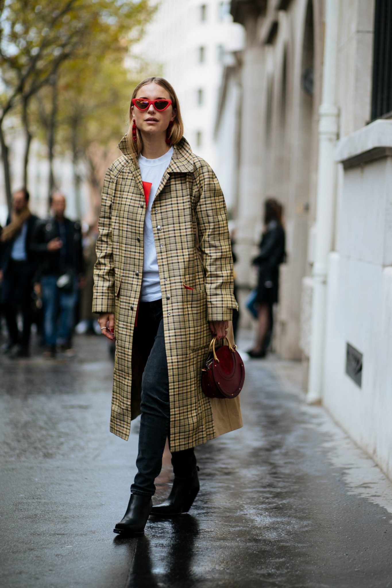 49 Seriously Chic Paris Fashion Week Spring 2018 Street Style Looks